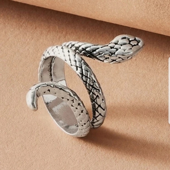 *Zelia* Snake Ring - Picture 2 of 3